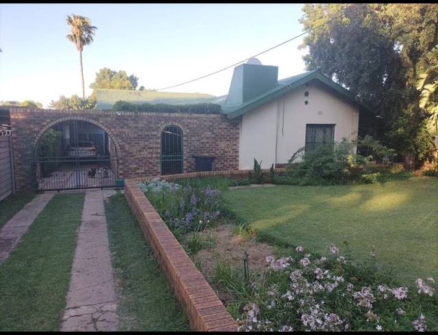 4 BEDROOM HOUSE FOR SALE IN PRETORIA GARDENS